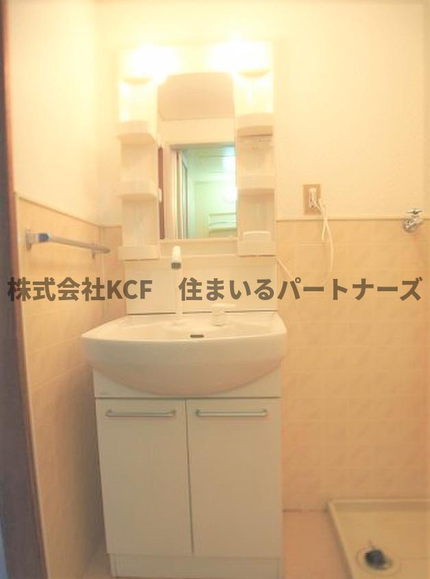 フリーデン安居野Gの独立洗面台|朝の支度にも助かる、独立の洗髪洗面化粧台