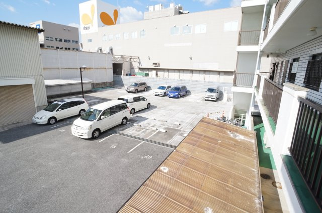 赤崎ビルの駐車場|敷地内駐車場