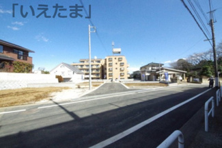 【前面道路含む現地写真】