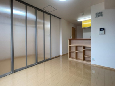 【居間・リビング】 | ロイヤルレジデンス C