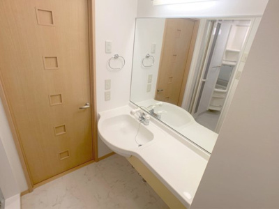 【洗面所】 | ロイヤルレジデンス C