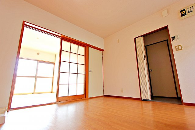 コトーレジデンスの居間・リビング|8帖