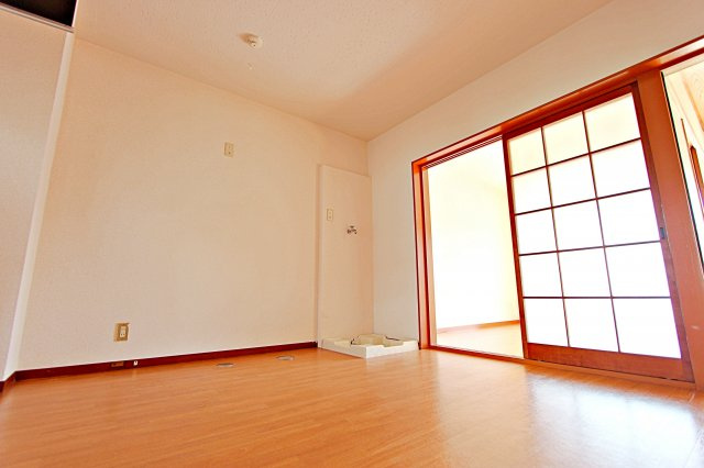 コトーレジデンスの居間・リビング|室内洗濯機置き場