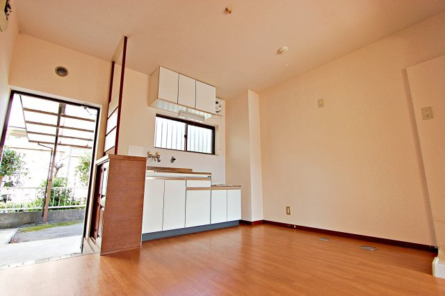 コトーレジデンスの居間・リビング|8帖