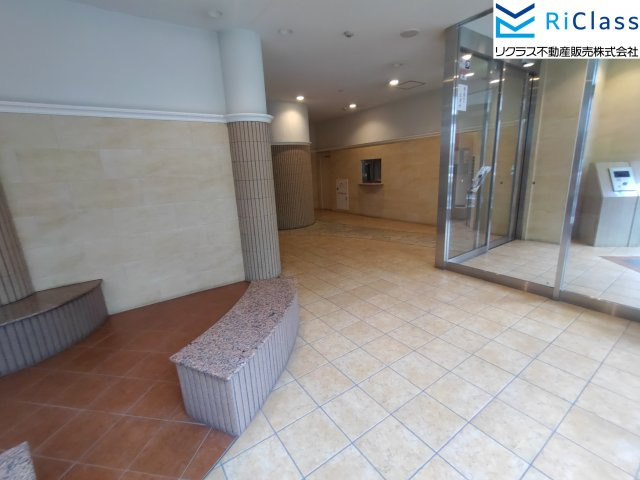 エステムプラザ神戸元町海岸通のエントランス|ゆとりのあるエントランスです