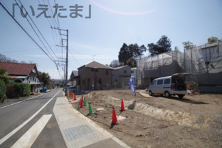 【前面道路含む現地写真】