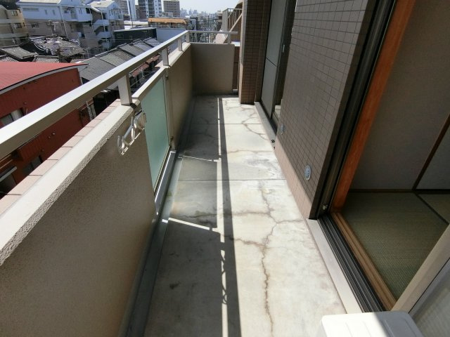 【バルコニー】 | ボンホワイエ帝塚山