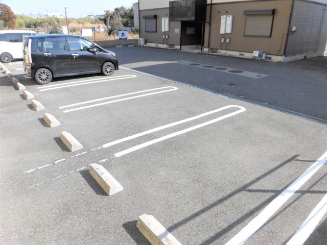 アネックス華ブラウンの駐車場