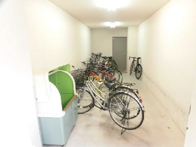 ビレイユ真英四条柳馬場の駐車場|駐輪場