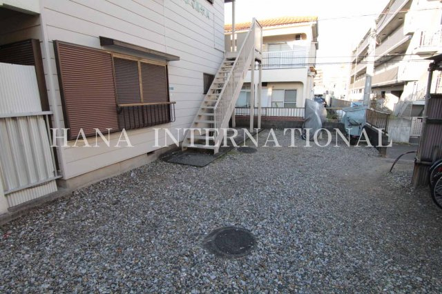 ハイツマルヤC棟のエントランス