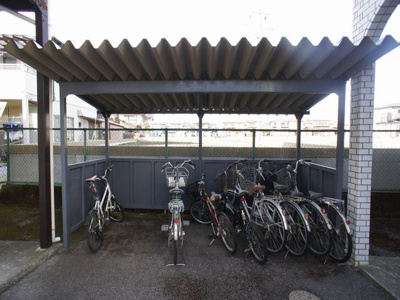 【その他共用部分】 | アンジュール鹿沼幸町 | 屋根付きの駐輪場があります♪