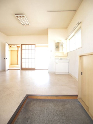 【玄関】 | アンジュール鹿沼幸町 | シューズボックスが付いています♪