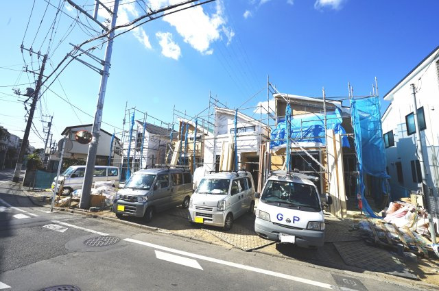 【横浜市南区六ツ川２丁目39-12新築戸建てＢ号棟】★仲介手数料無料★（別所小学校・六ッ川中学校）の前面道路含む現地写真|住環境に配慮された低層住居専用地域で静かな環境でお過ごしいただけます。