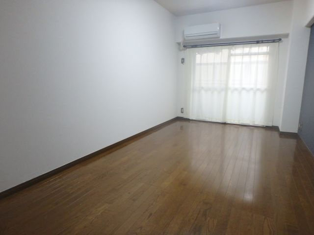 メゾン・ドーム千成の洋室