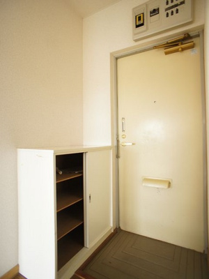 【セキュリティ】 | コーポラ・セゾン | しっかりとした玄関です。