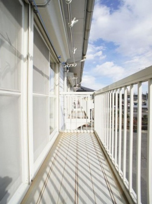 【バルコニー】 | コーポラ・セゾン | 日当たり良好！お洗濯物がたくさん干せます♪