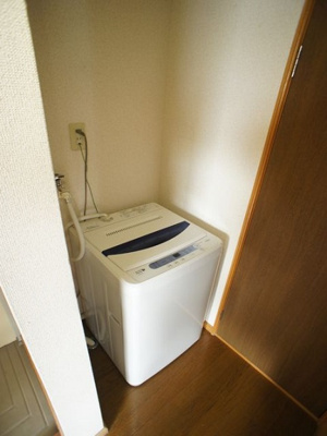 【設備】 | コーポラ・セゾン | 洗濯機が置いてあります。