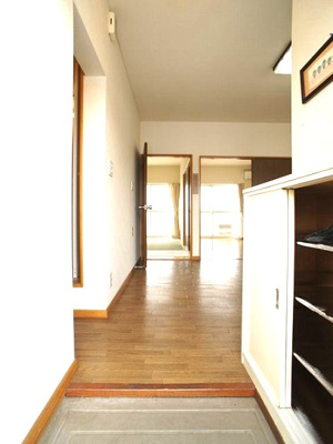 【玄関】 | コーポラ・セゾン | たくさん収納できるシューズボックスが付いています♪