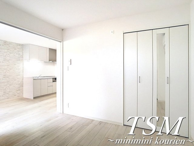 クリエオーレ田井町の洋室