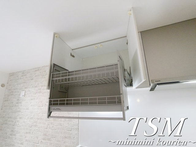 クリエオーレ田井町のキッチン|昇降式の収納棚