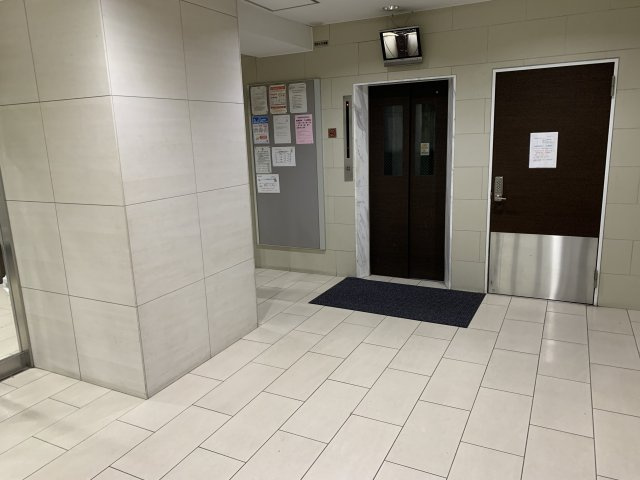 ドミール池袋のエントランス