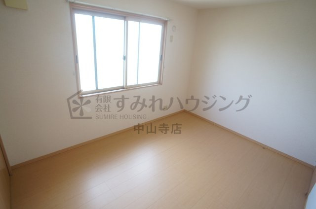 ネオ中北の洋室
