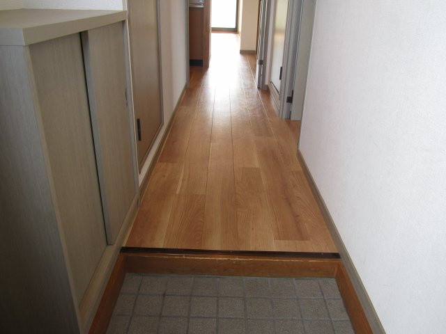 リバティハウス西築地の玄関