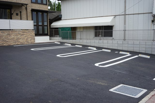 エニシャスの駐車場