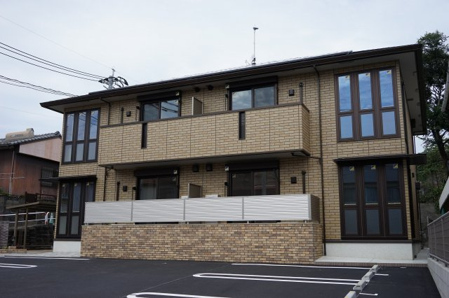 エニシャスの外観