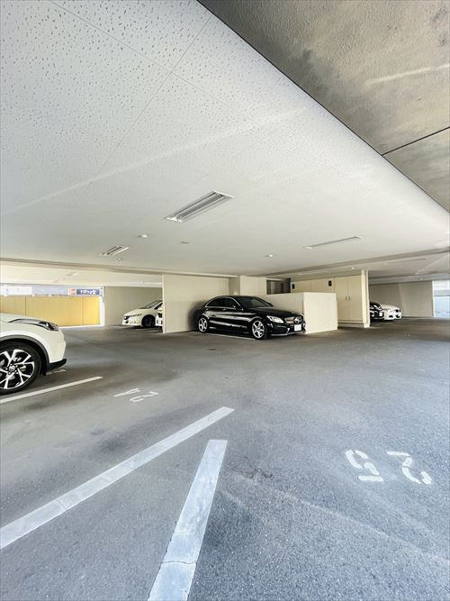 サングレート曙サンクチュアリフォートの駐車場