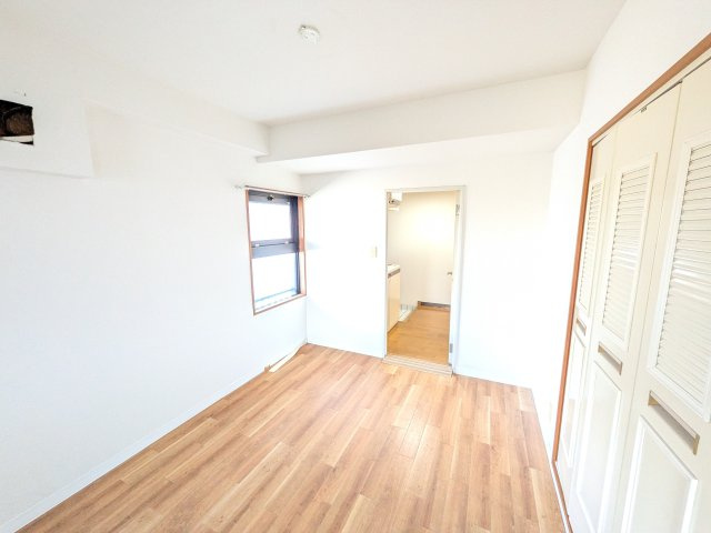 ニューウェルテラス生田の洋室