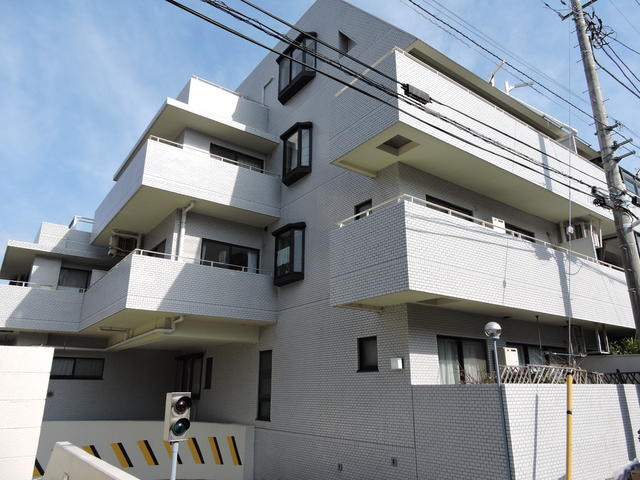 ニューウェルテラス生田の外観