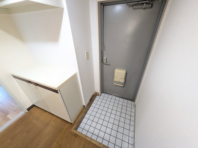 ニューウェルテラス生田の玄関