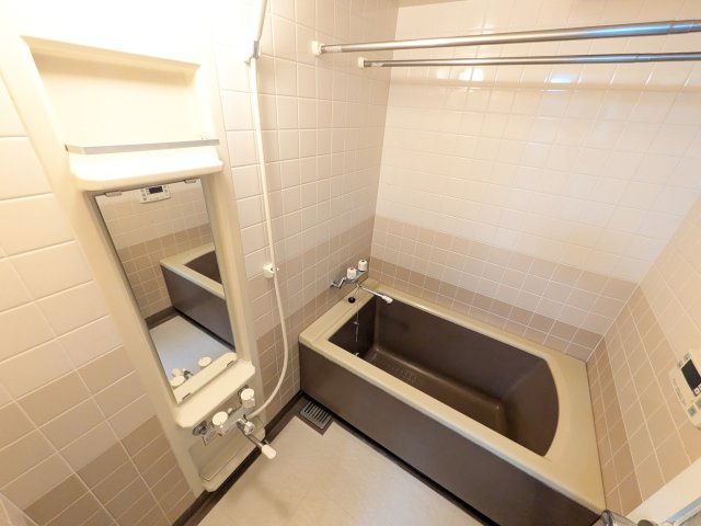 ニューウェルテラス生田の浴室