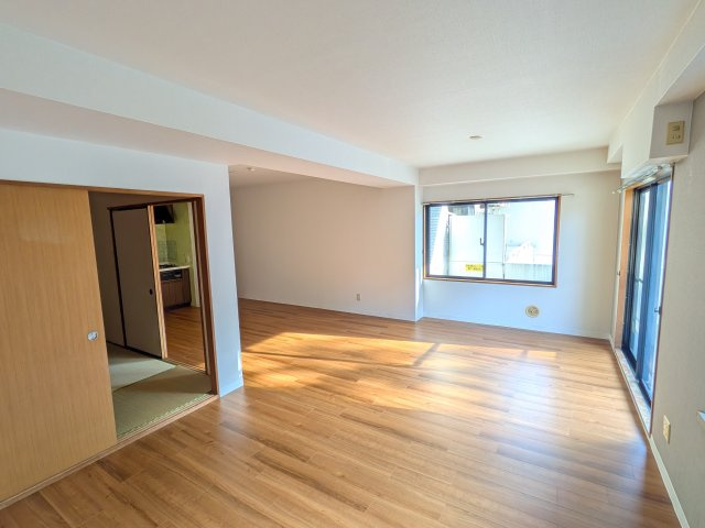 ニューウェルテラス生田の居間・リビング