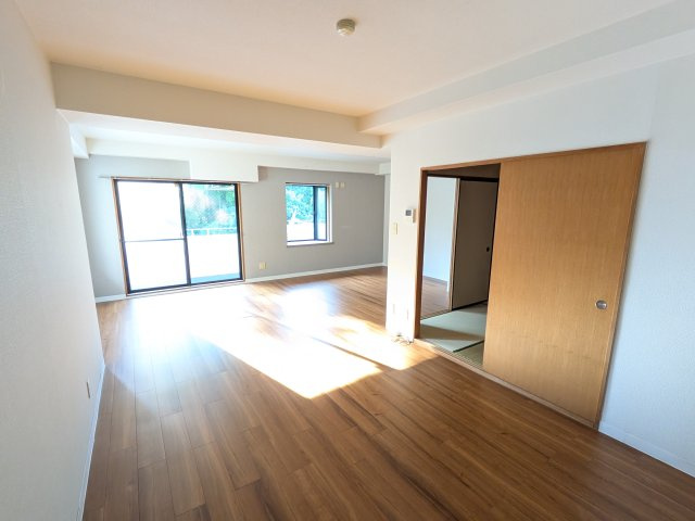 ニューウェルテラス生田の居間・リビング