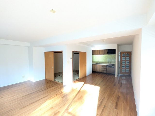 ニューウェルテラス生田の居間・リビング