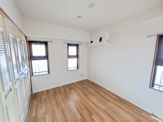 ニューウェルテラス生田の洋室