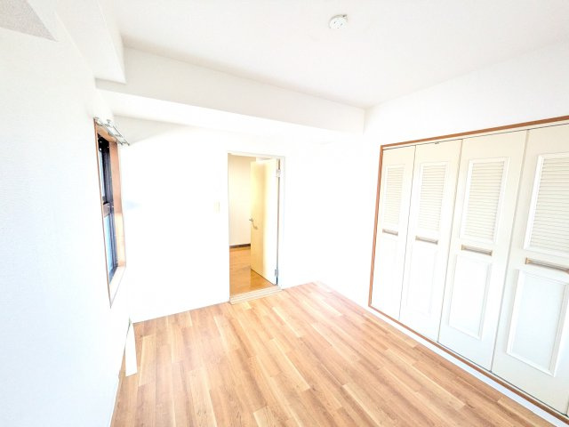 ニューウェルテラス生田の洋室