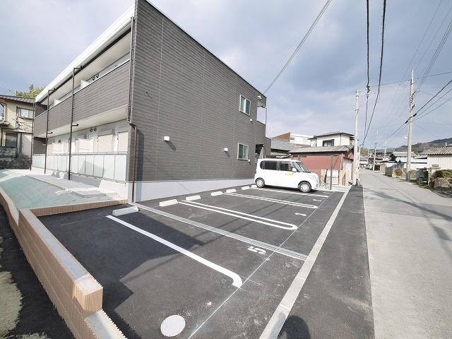 リブリ・ハイツ萩の台の駐車場