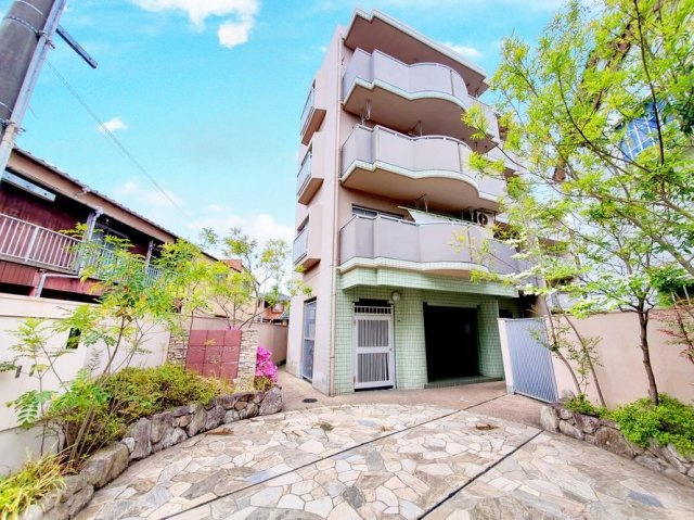 クローバーマンション花畑Ⅱの外観