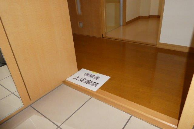 オアシス伍番館の玄関