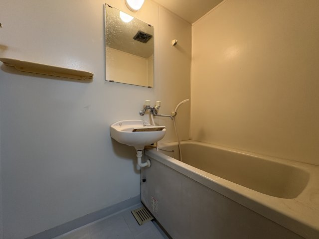 ファミール南の浴室