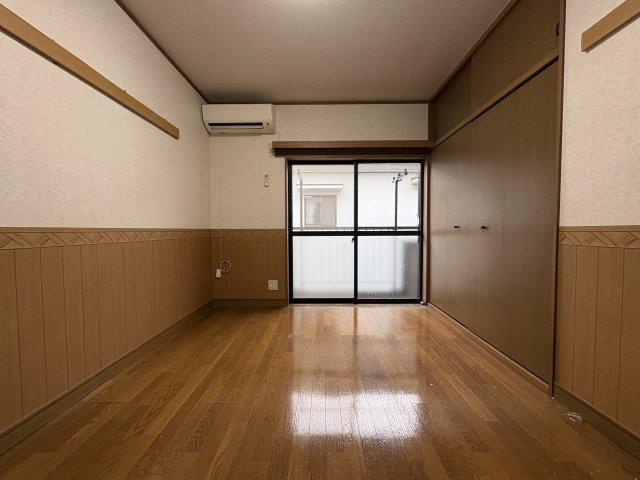 ファミール南の洋室