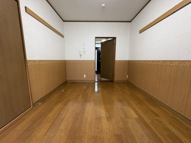 ファミール南の洋室