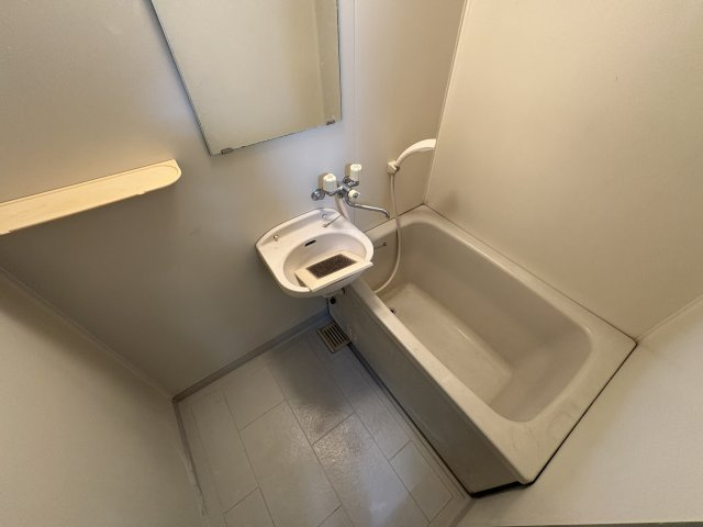 ファミール南の浴室