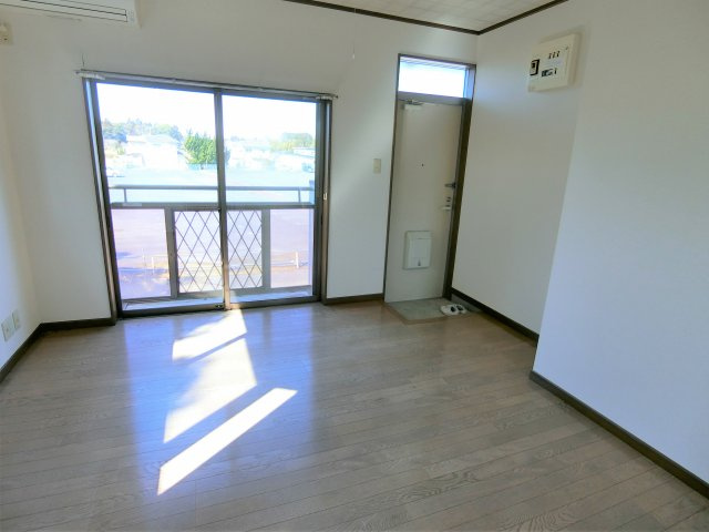 グランディハイツ南吉田I棟の居間・リビング