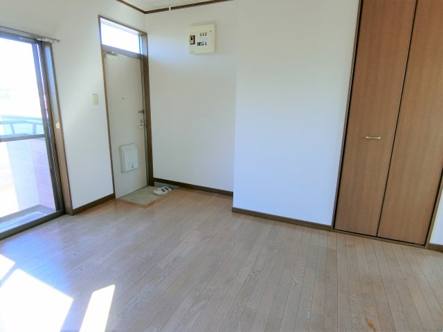 グランディハイツ南吉田I棟の居間・リビング