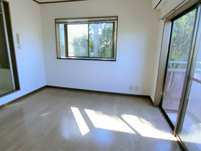 グランディハイツ南吉田I棟の居間・リビング