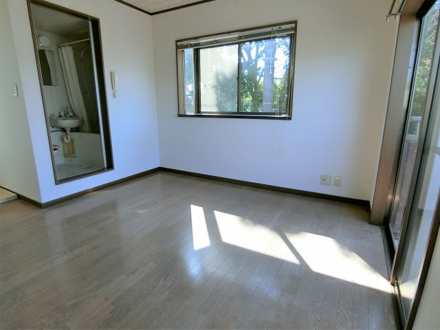 グランディハイツ南吉田I棟の居間・リビング